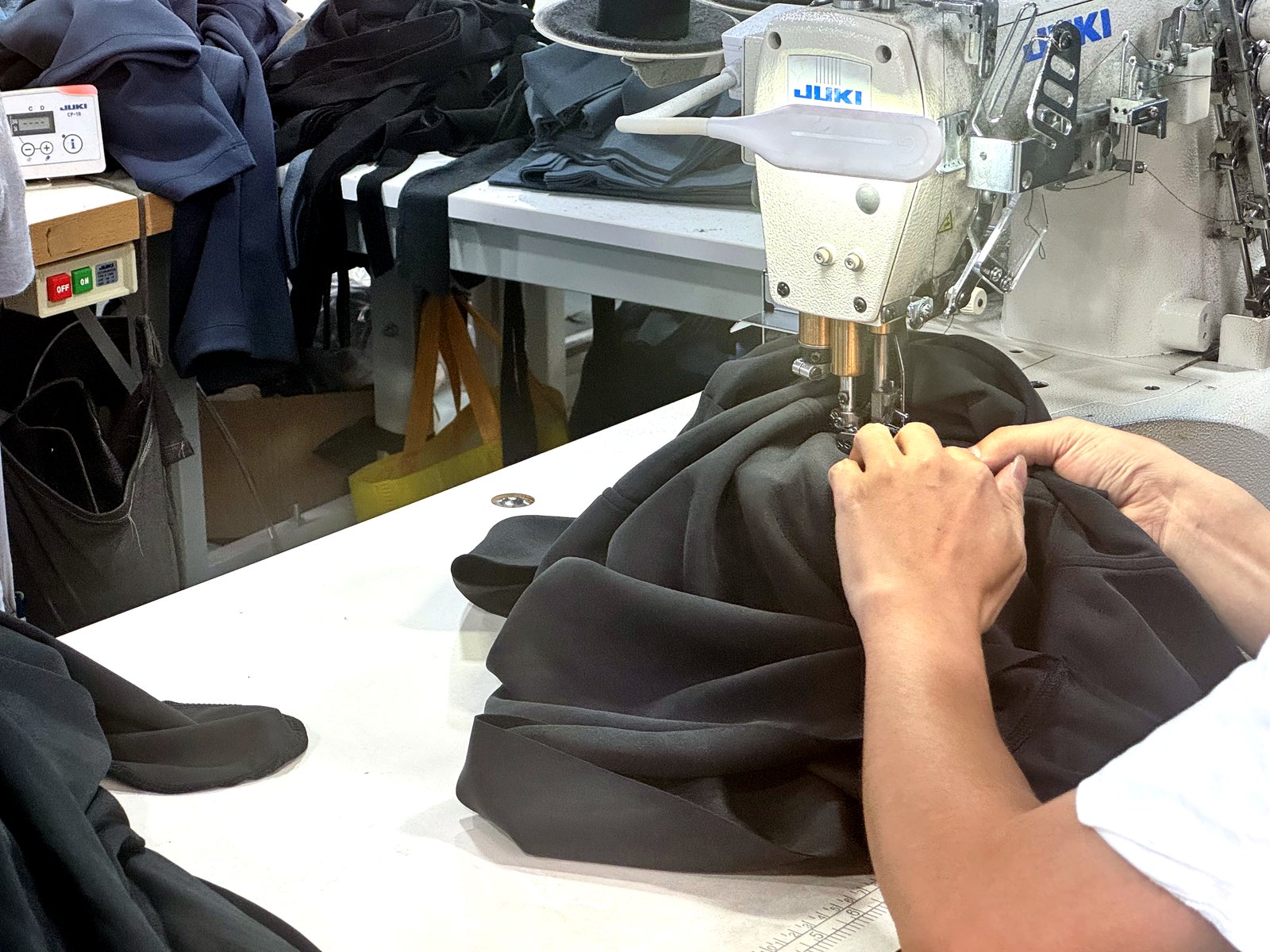 精细车缝 · 重机设备 Precision Stitching · JUKI Machines